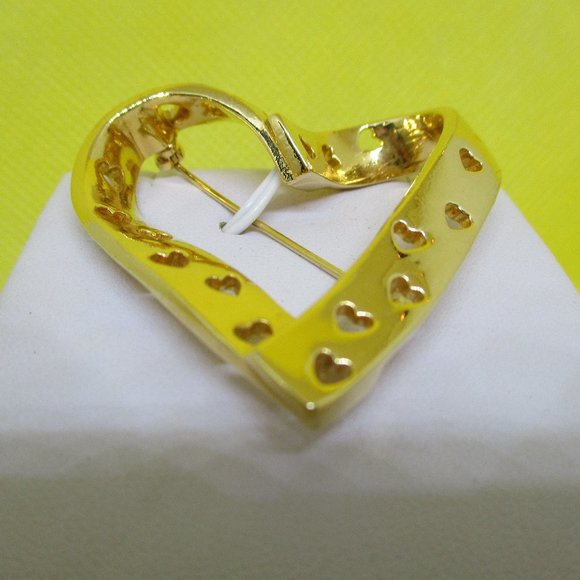 Avon Heart Brooch - Picture 1 of 6